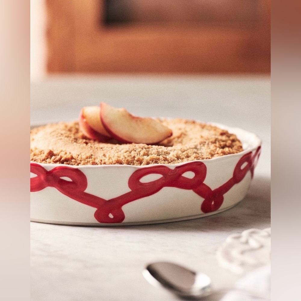 New Anthropologie benedita stoneware pie dish baking white red bow